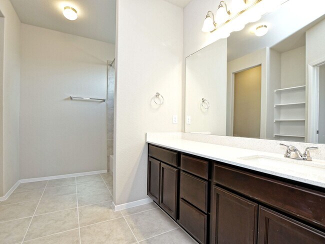 Building Photo - 5 BR + Office /2.5 BA - 2637 SF - Cloverleaf in SOUTH AUSTIN!