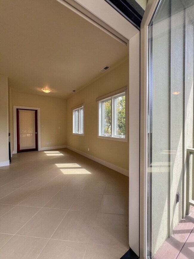 Building Photo - 1146 Ragatz Ln