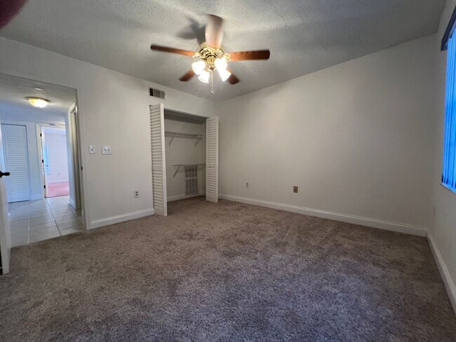 Building Photo - $1,150 * Annual **** 2 Bed / 2 Bath Condo ** Private, Gated Community - Rolls Landing **