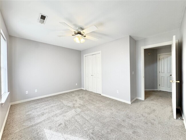 Building Photo - 3834 E Chadwick Dr