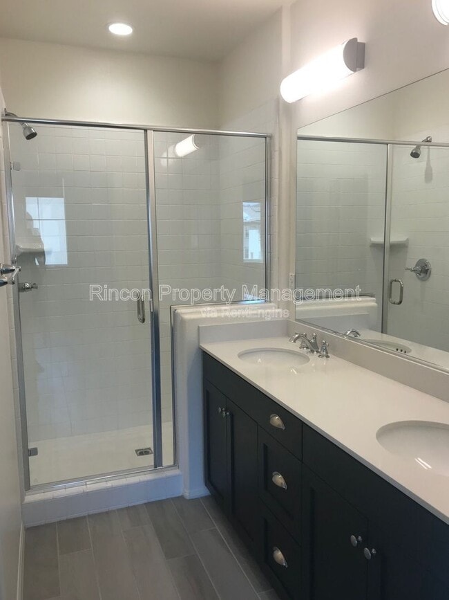 Building Photo - 581 Pioneer St