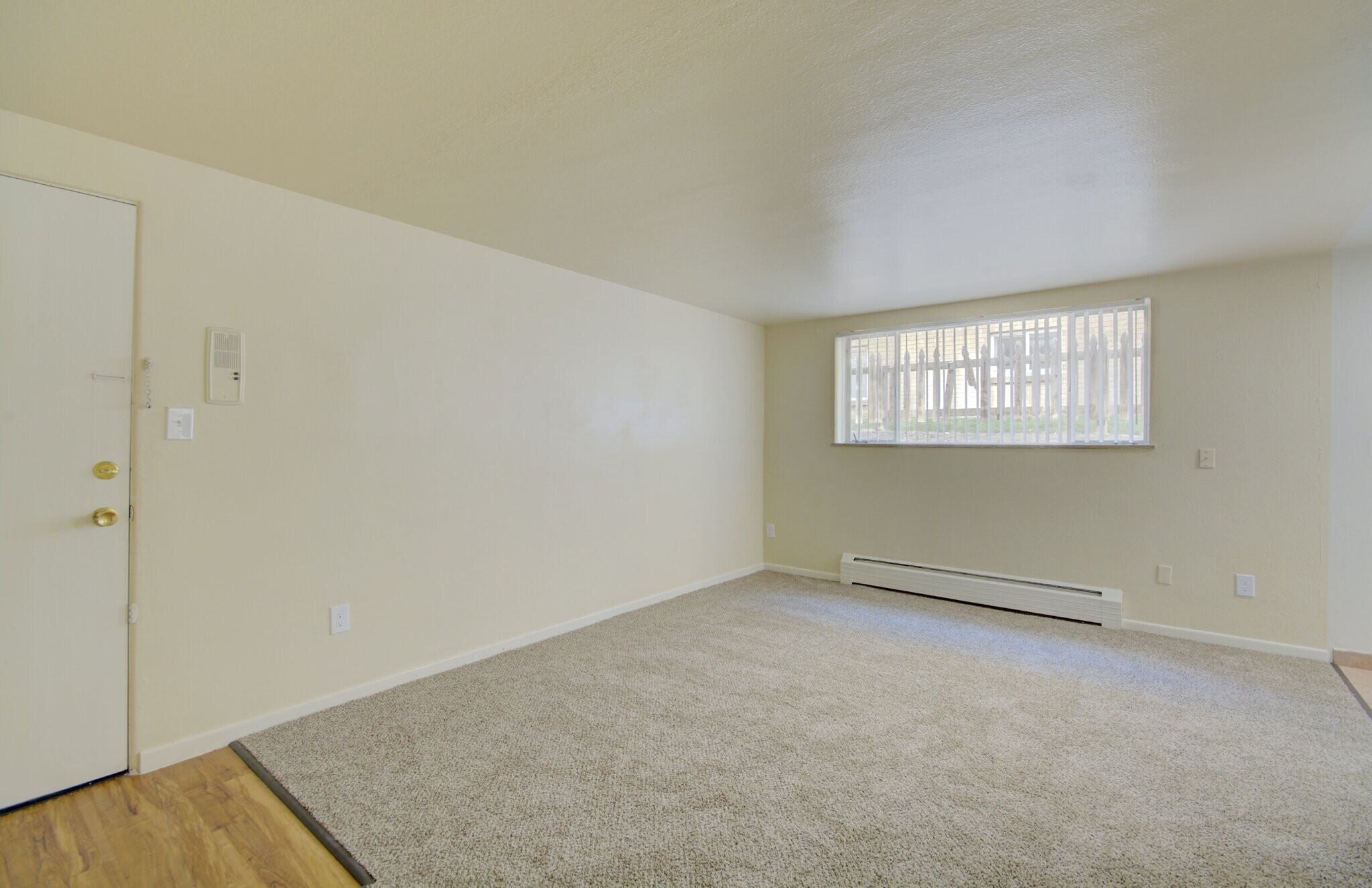 Building Photo - 4720 E 8th Ave