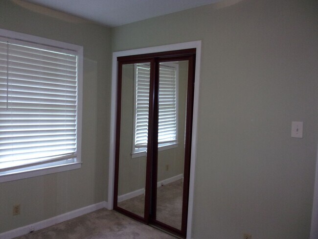 Building Photo - Brick Ranch Home on Large Lot