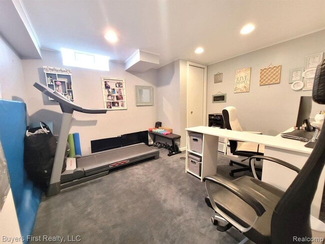 Building Photo - Newly Renovated 7BR – Modern Kitchen + Bath