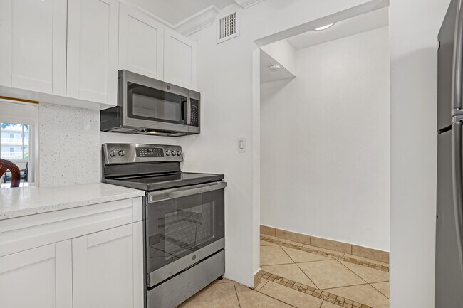 Building Photo - 2687 Garden 205 Dr