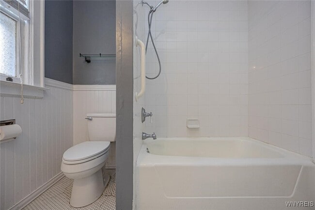 Building Photo - 507 W Delavan Ave