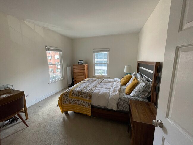 Building Photo - 1074 Peachtree Walk NE