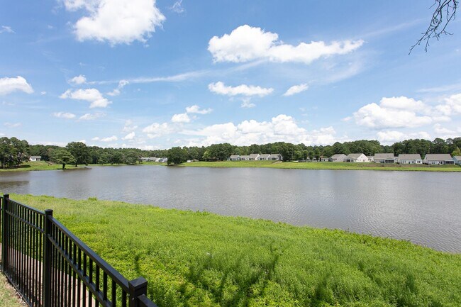 Building Photo - Beautiful 4-bedroom, 2-bath Home with Lake View!