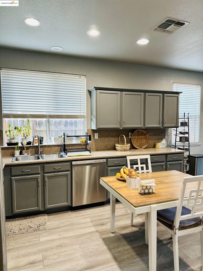 Building Photo - 4519 Twin Creeks Ct