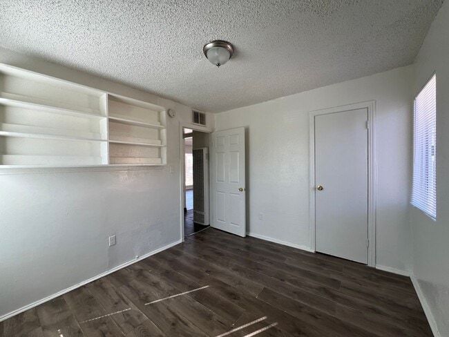 Building Photo - 3 Bedroom 1 bathroom House located near a Schools, Community Park and Public Swimming Pool.