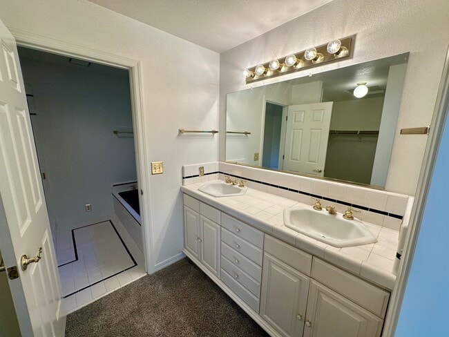 Building Photo - Light Filled 4 Bedroom 2.5 Bathroom Two-St...