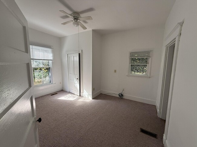 Building Photo - 404 Ewing St