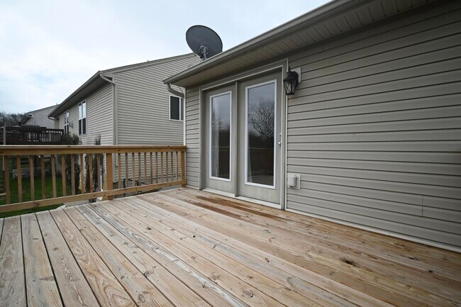 Building Photo - 5898 Ethan Dr