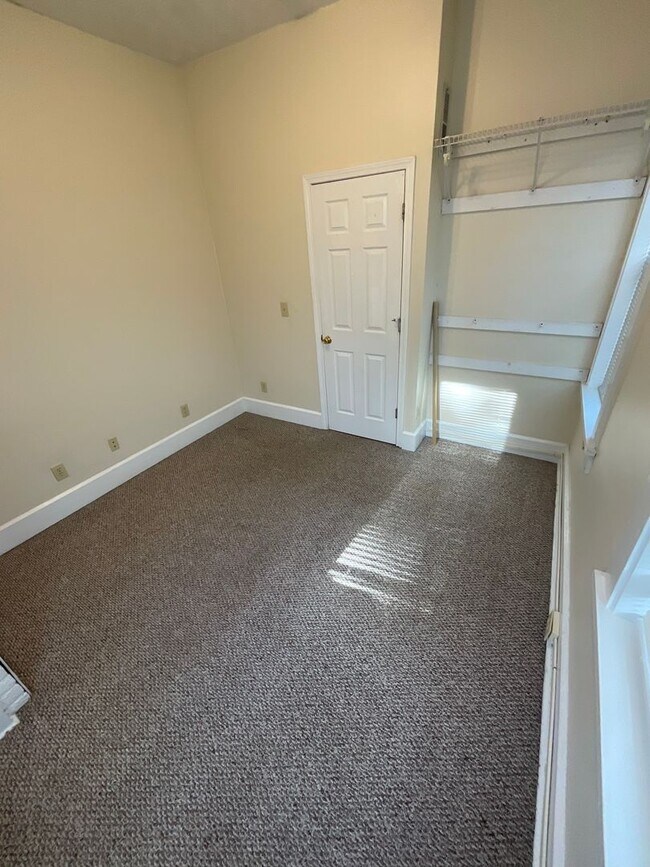 Building Photo - 4 BED HISTORIC BLOOMINGTON HOUSE!! *AVAILABLE AUGUST 2027*