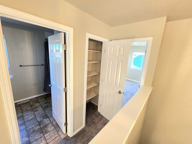 Building Photo - Move In Special- $500.00