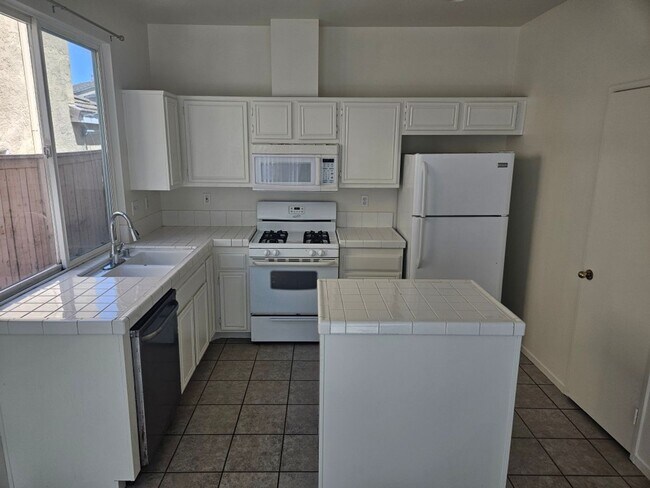 Building Photo - 3 Bedroom - 2.5 Bathroom home in Woodwind at Discovery Hills