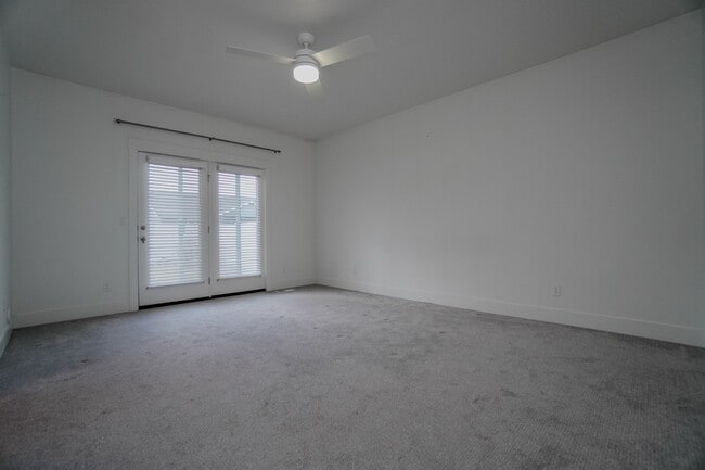 Building Photo - 5967 W Daphne Dr