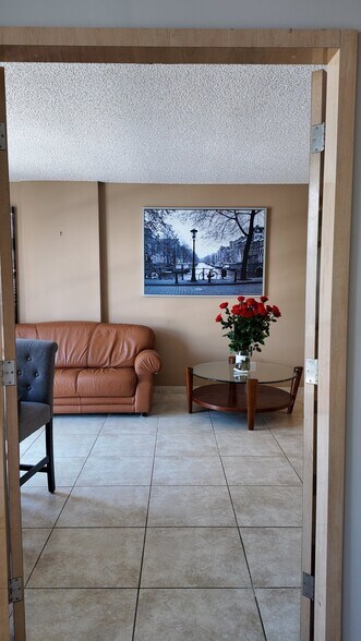 Building Photo - 2049 S Ocean Dr
