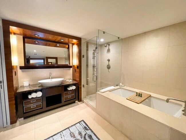 Building Photo - 6801 Collins Ave