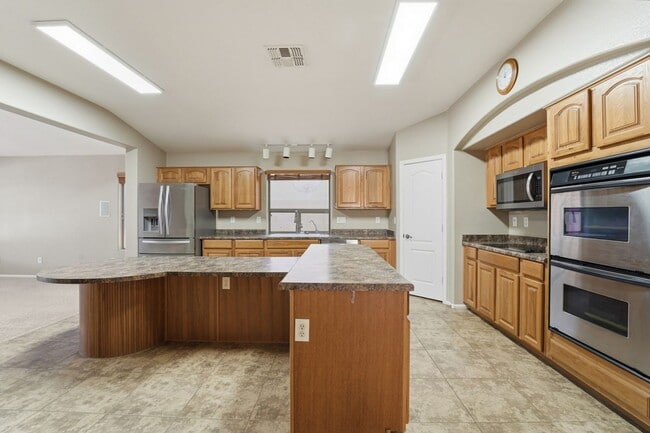 Building Photo - Maricopa Gem! 2,130 SF, Large Kitchen, AZ Room + Golf Course Living