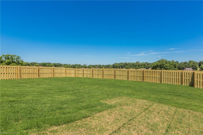 Building Photo - 1620 Sweetbriar Way