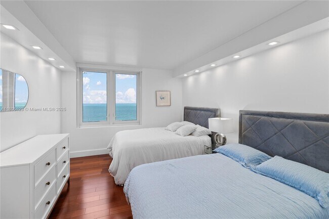 Building Photo - 2301 Collins Ave