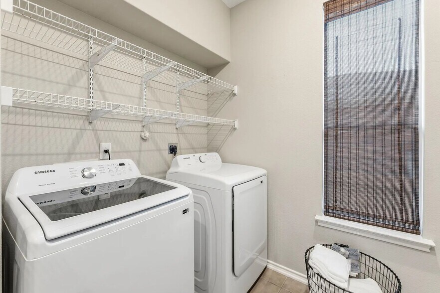 Building Photo - 13523 Topaz Lk