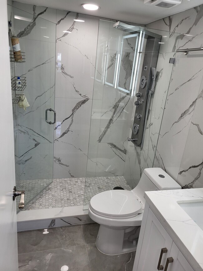 Building Photo - 7430 S Ocean Dr