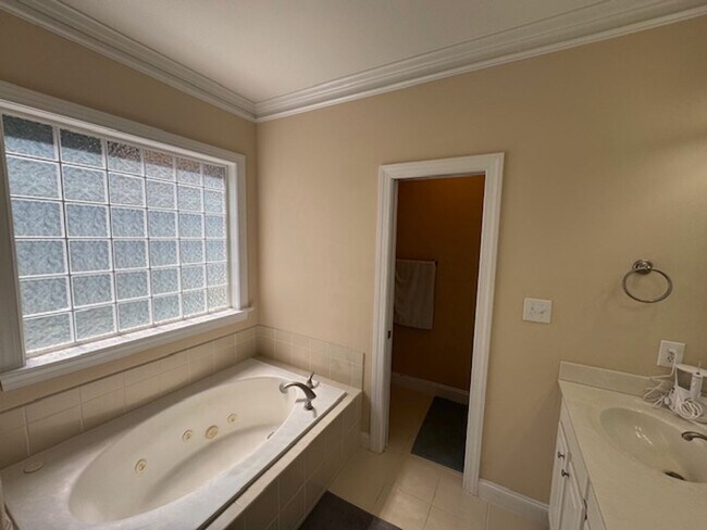 Building Photo - Charming 3-Bedroom Retreat in Wake Forest
