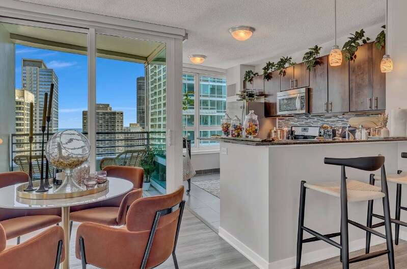 Building Photo - 240 E Illinois St