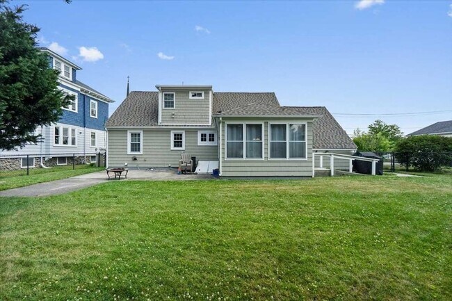 Building Photo - 474 Burncoat St