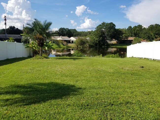 Building Photo - Great Carrollwood location - Country Run Home