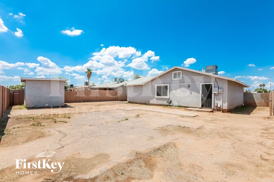 Building Photo - 4739 E Sunland Ave