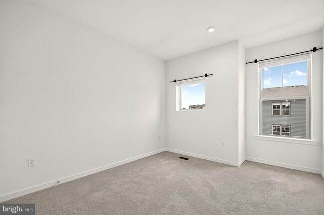 Building Photo - 20957 Bluebird Sq