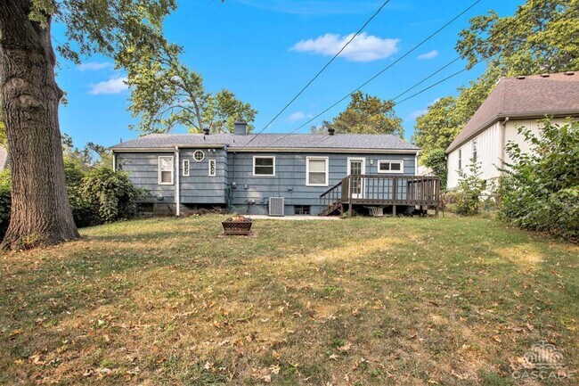 Building Photo - 1005 W 90th Terrace