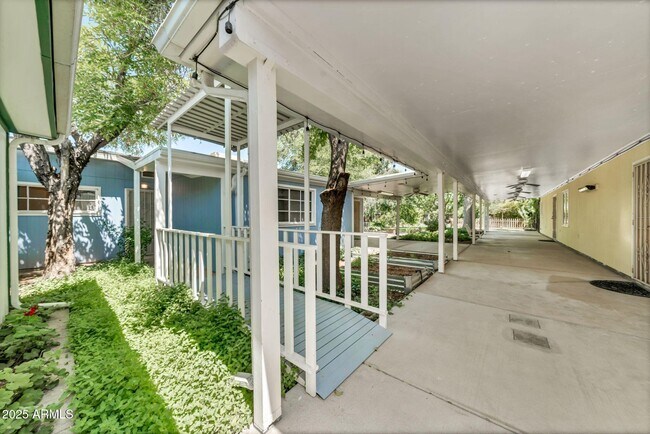 Building Photo - 5123 E Virginia Ave
