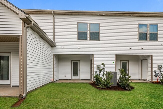 Building Photo - Gorgeous Brand New Townhome!