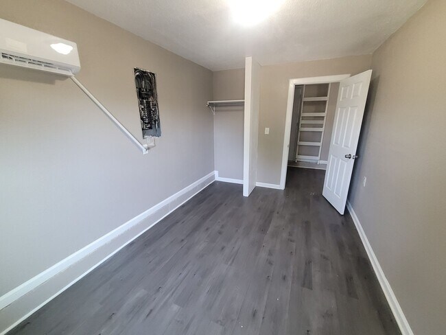 Building Photo - COMING SOON! RARE 5 BEDROOM HOME IN SOUTH OKC / MOORE SCHOOLS!