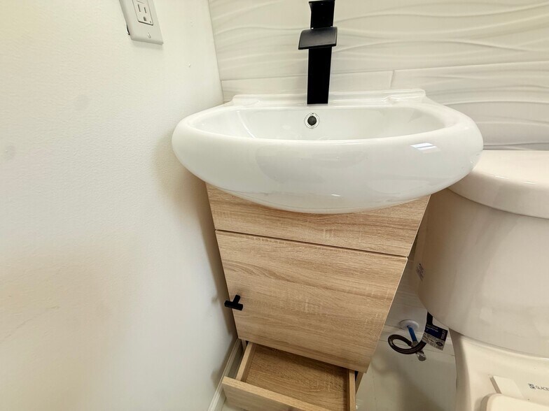 Building Photo - 6620 Barr St