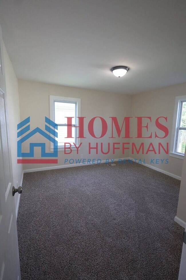 Building Photo - Two Bedroom House | Move in Ready