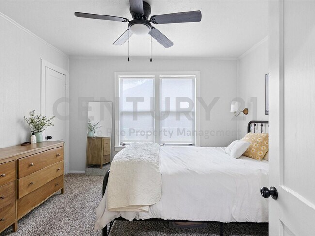 Building Photo - Tastefully Updated 3/1 in Haltom City For Rent!