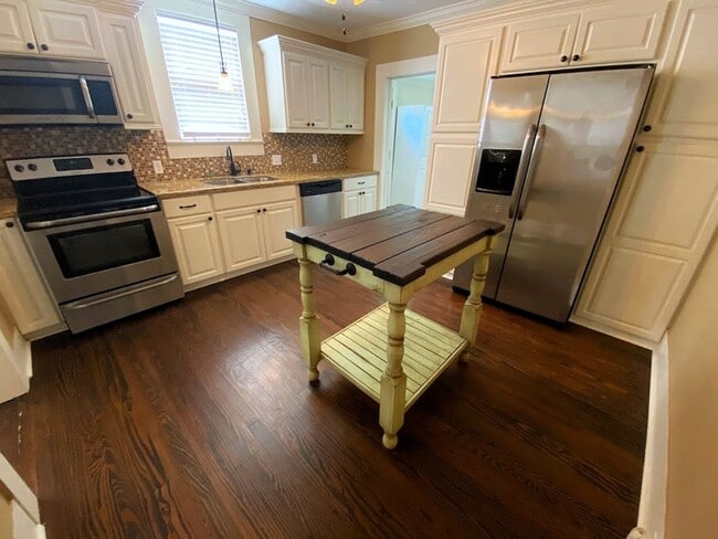 Building Photo - Adorable 2 bedroom house for rent in Downtown LC