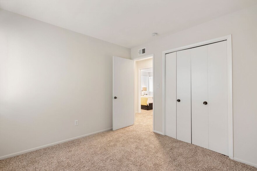 Building Photo - 582 Casitas St