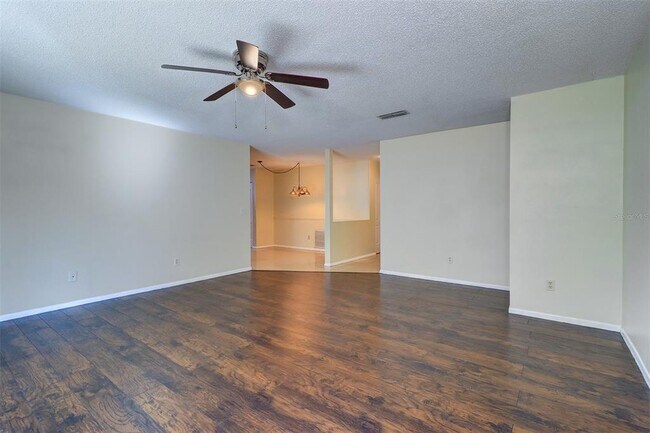 Building Photo - 1915 Saginaw Ct