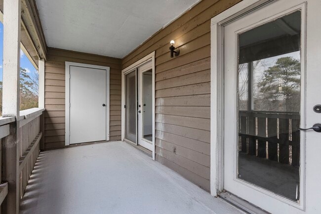 Building Photo - 4444 Victory Dr