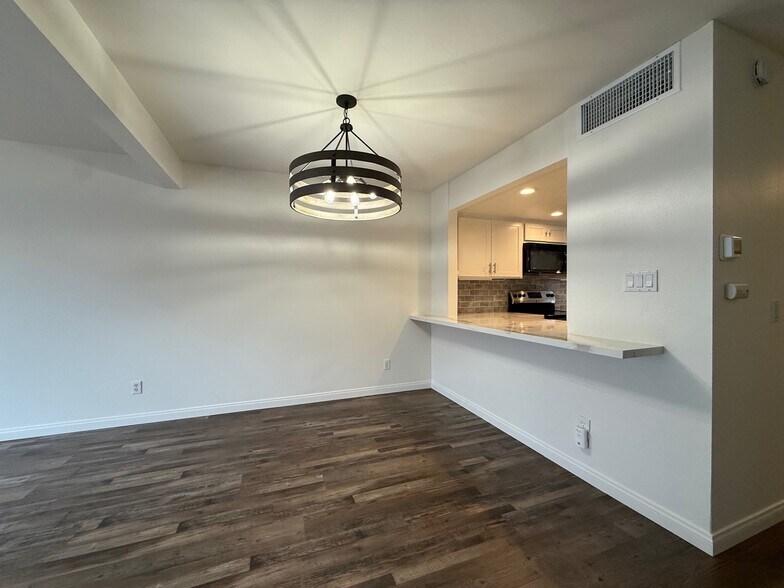 Building Photo - 6917 Pear Tree Dr