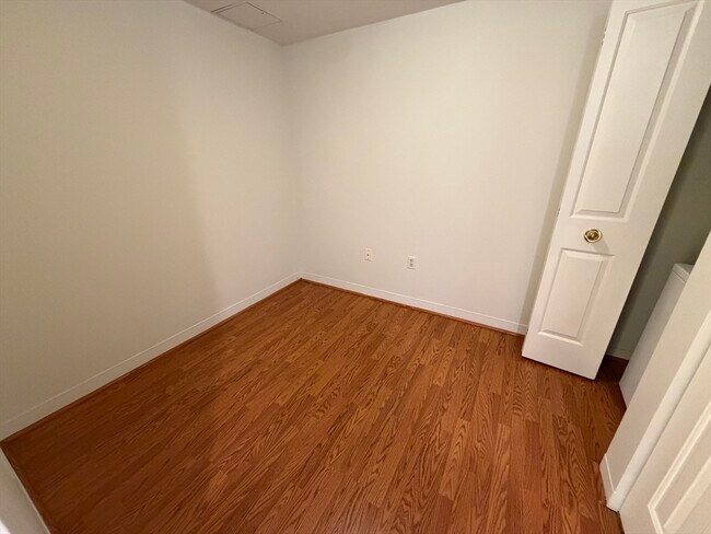 Building Photo - 10 Museum Way