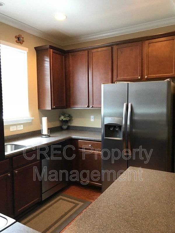 Building Photo - 4055 Hartland St