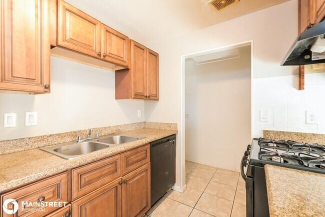 Building Photo - 4302 N 73rd Ave, Phoenix, AZ 85033