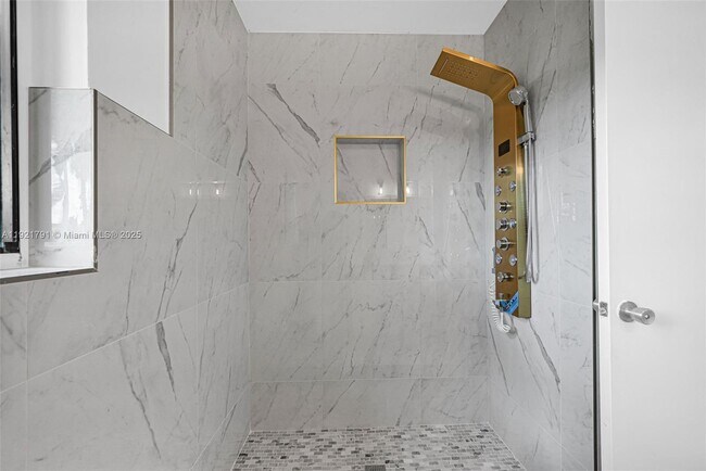 Building Photo - 453 Lakeview Dr